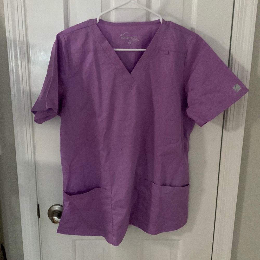 Uniform Advantage scrub top, M